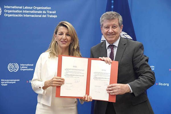 La ministra de Trabajo consigna en la OIT en Ginebra la ratificacion de los Convenios 177 y 190